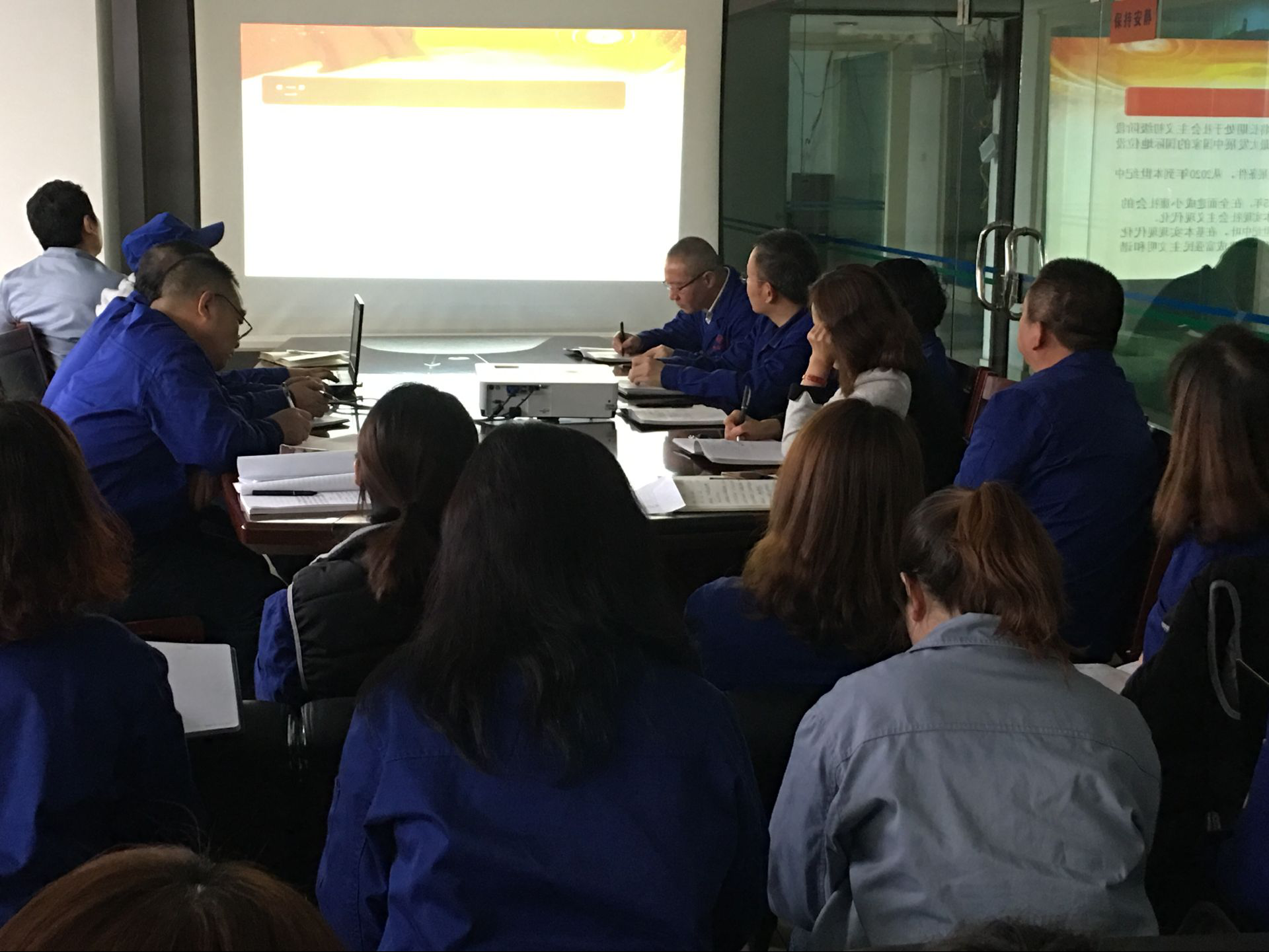 天山制药党支部深入学习体会十九大精神实质