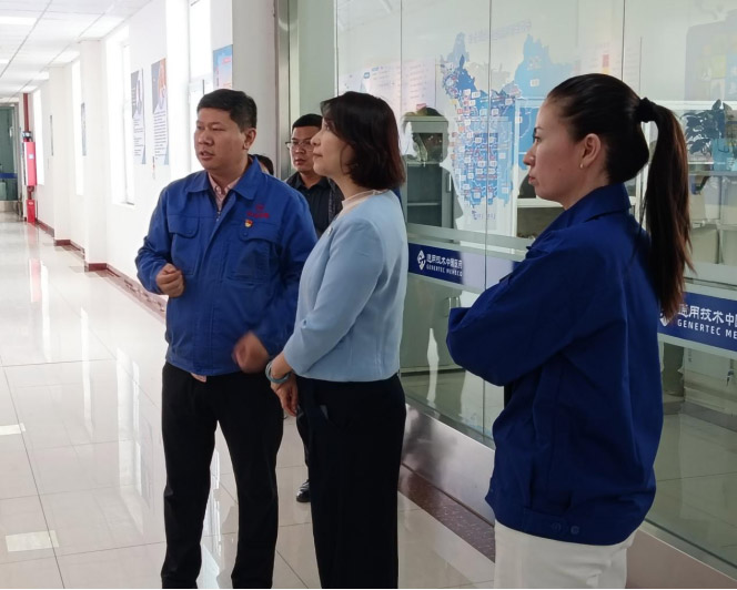 乌鲁木齐市科技局局长马丽娜一行来公司调研